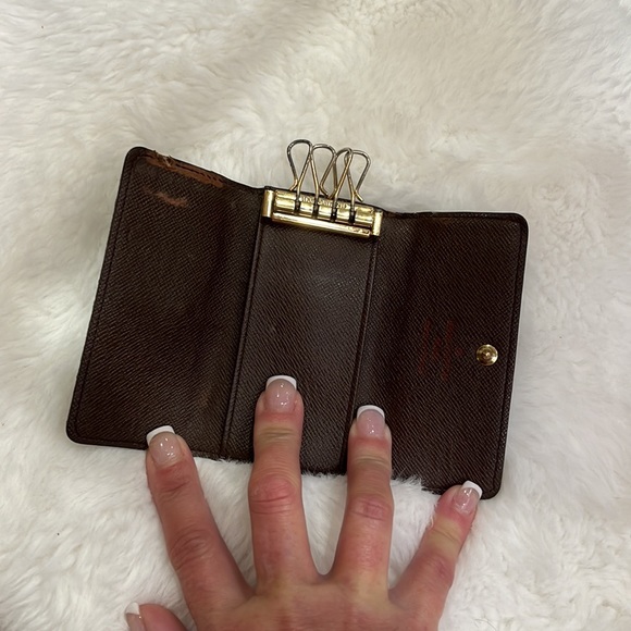Authentic Louis Vuitton key and cash holder - Picture 6 of 10